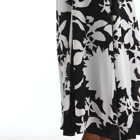 WHBM Absolutely stunning Black and White Floral Dress New - Picture 9 of 14